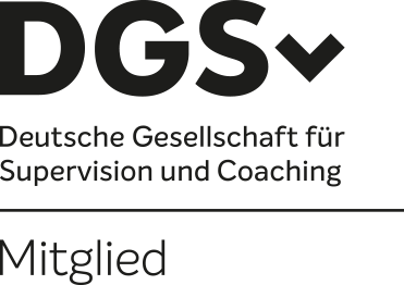 Ulrike Dörries-John ist Mitglied der Deutschen Gesellschaft für Supervision und Coaching e.V.